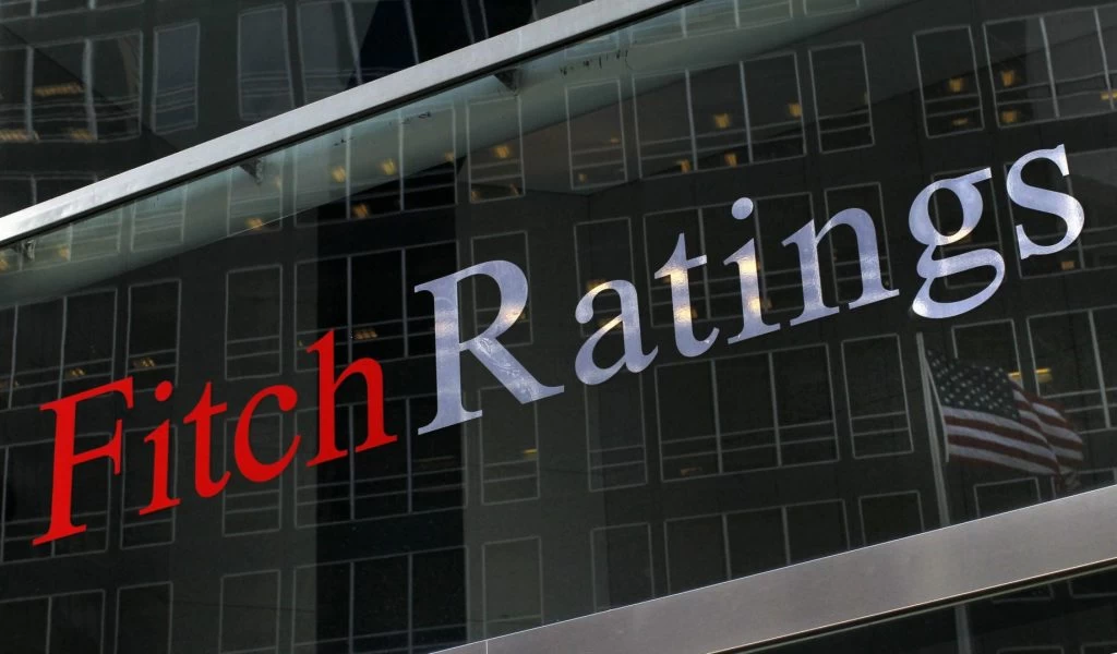 Οίκος Fitch: Ζητά… αποδείξεις πριν από την αναβάθμιση